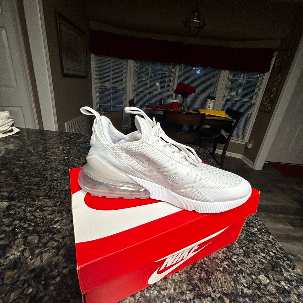 Nike Air Max 270 Triple White Size 7 Youth